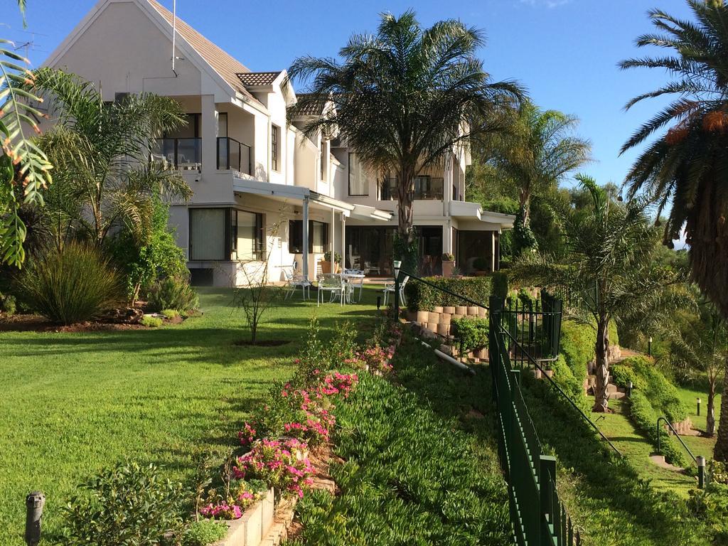 Hôtel Oewerpalms View à Oudtshoorn Extérieur photo