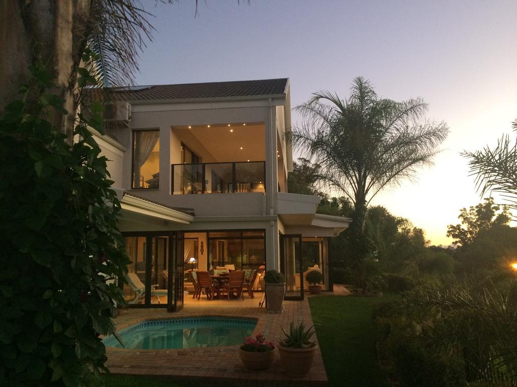 Hôtel Oewerpalms View à Oudtshoorn Extérieur photo