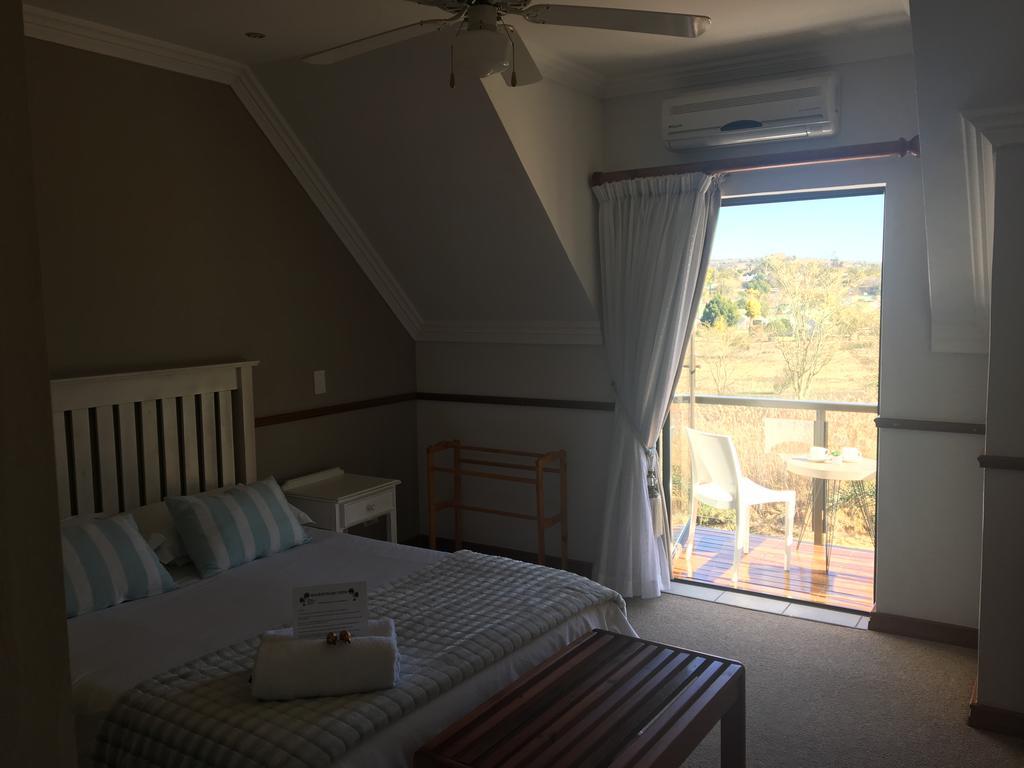 Hôtel Oewerpalms View à Oudtshoorn Extérieur photo