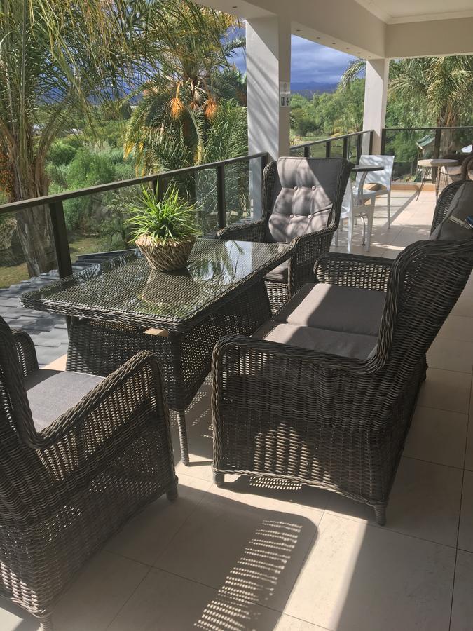 Hôtel Oewerpalms View à Oudtshoorn Extérieur photo