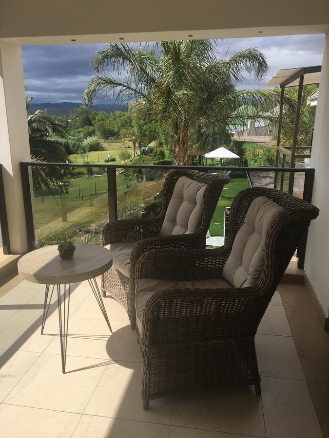 Hôtel Oewerpalms View à Oudtshoorn Extérieur photo
